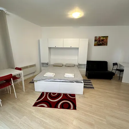 Luxury In St. John Park Apartament