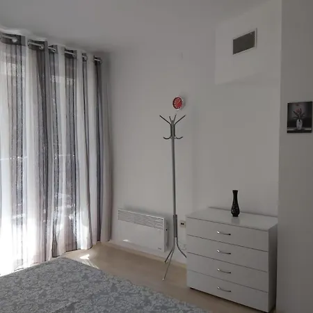 Апартамент Luxury In St. John Park